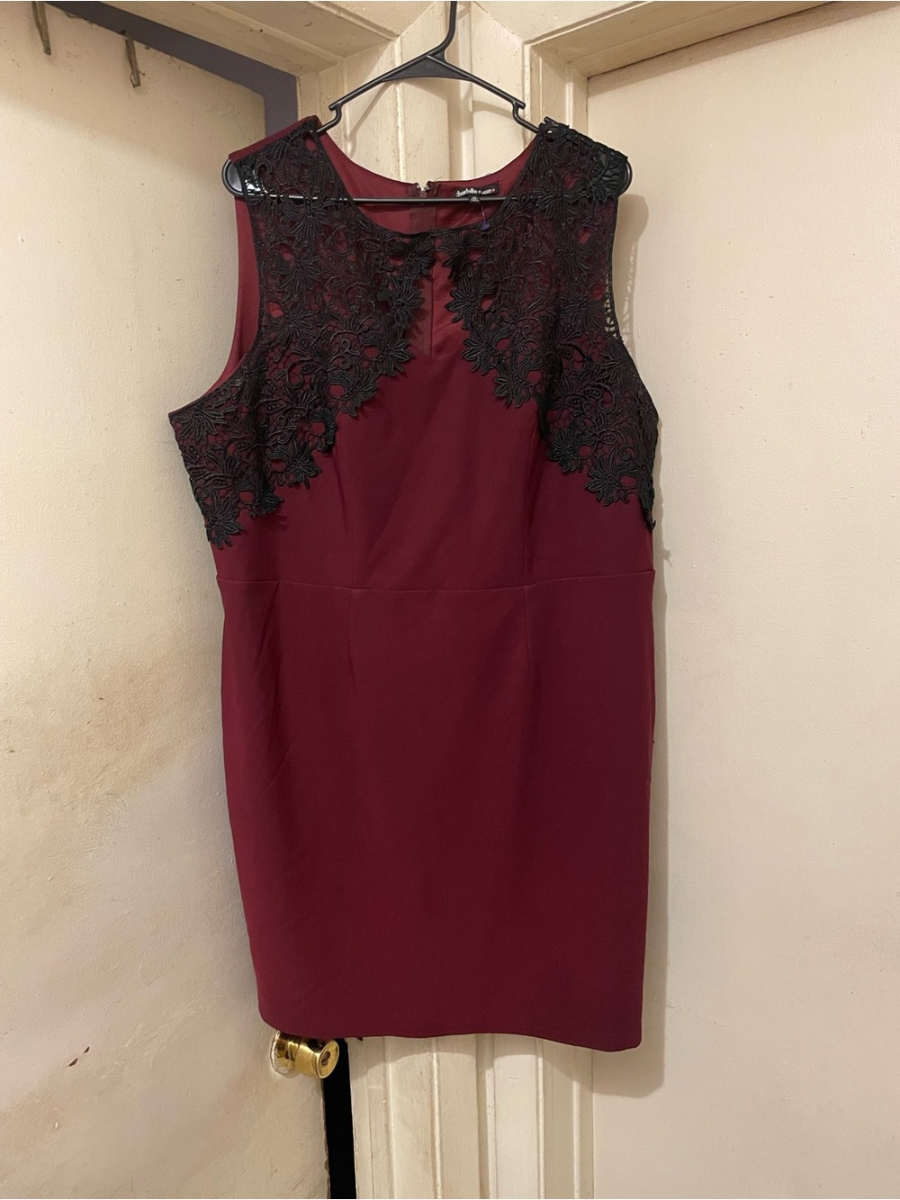 Charlotte Russe+ Women’s Plus 3X Burgundy Sheath Dress Black Lace Zip Back